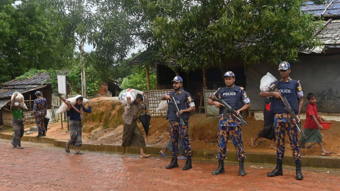 HRW Sebut Polisi Bangladesh Peras Dan Lecehkan Pengungsi Rohingya Di Kamp Cox's Bazar